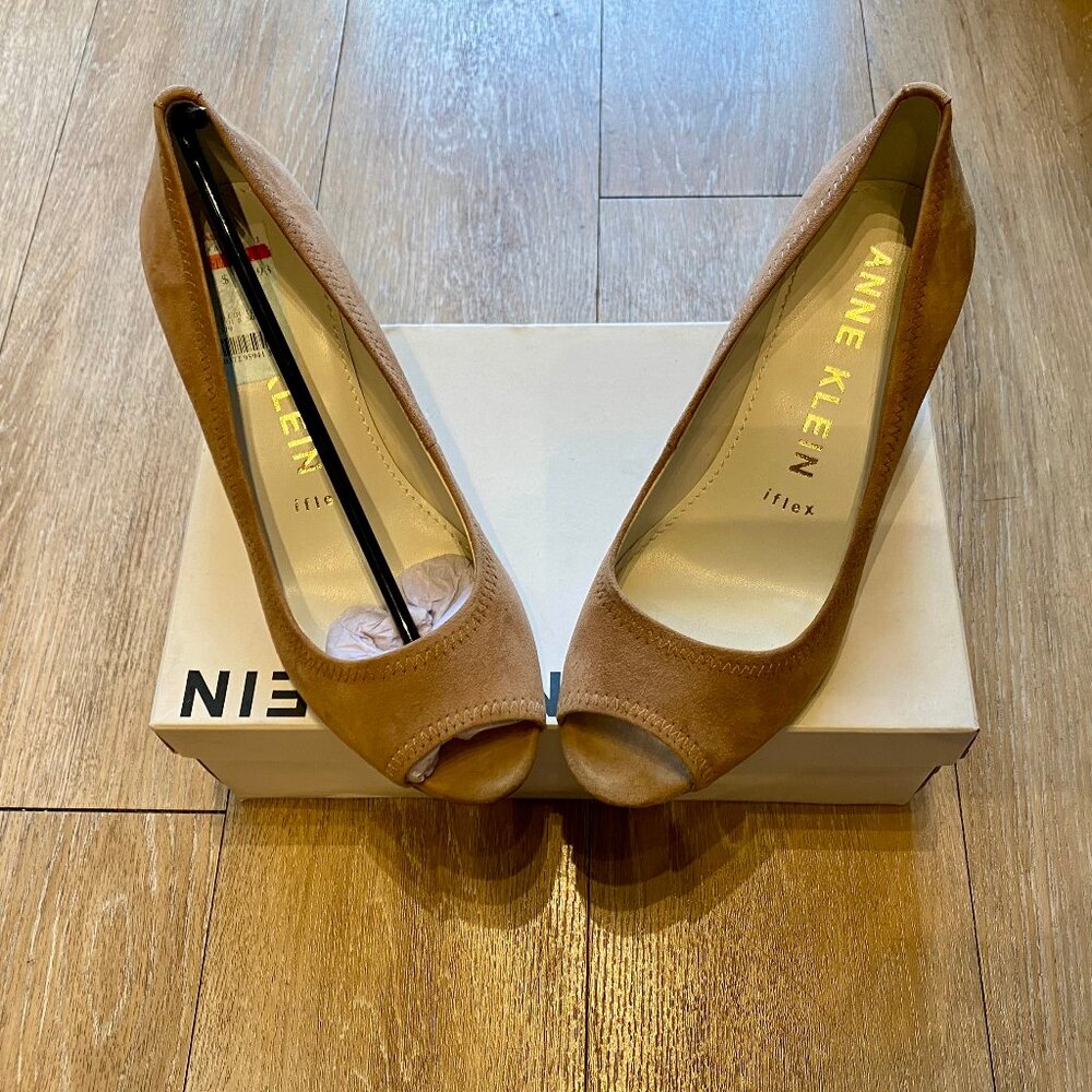 Anne Klein Block Heel Peep-Toe Pump Size 7 Natural